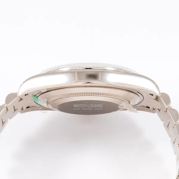 17651_watchlounge_lo.jpg