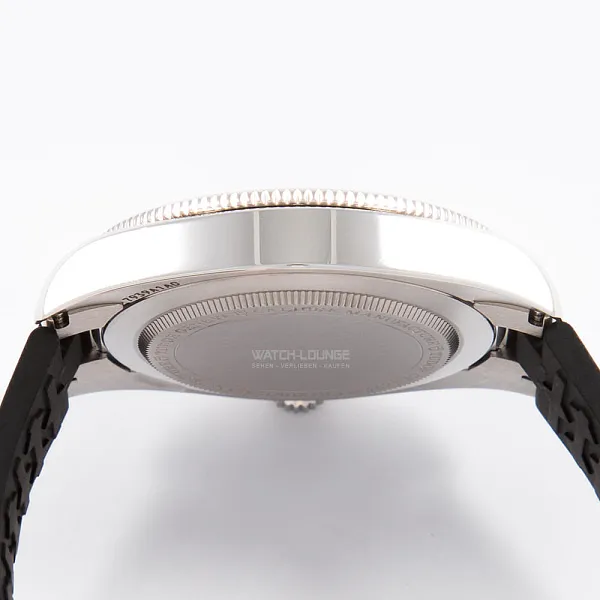 17697_watchlounge_lo.jpg