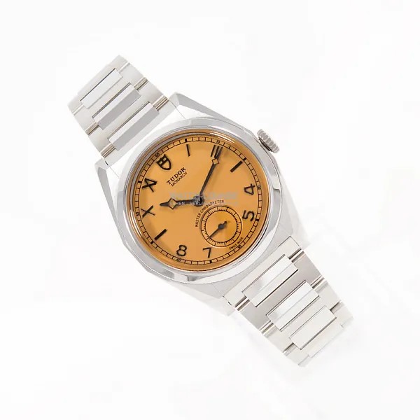 17702_watchlounge_lo.jpg
