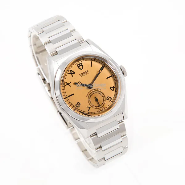 17704_watchlounge_lo.jpg