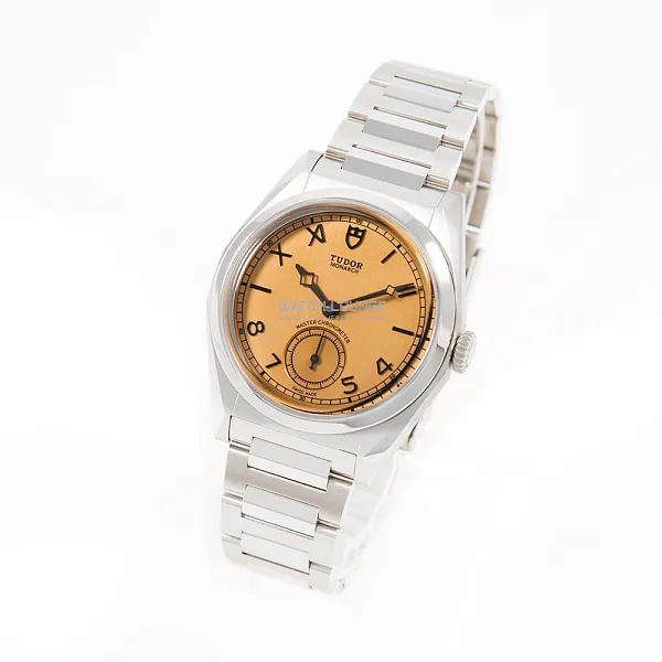 17705_watchlounge_lo.jpg