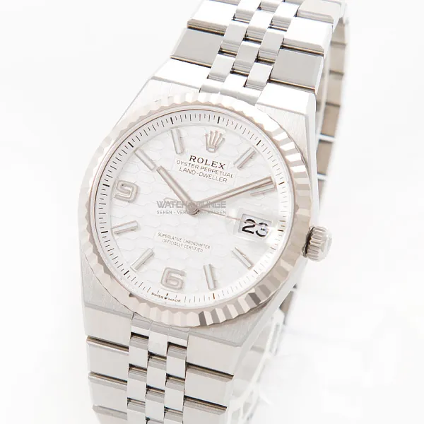 17754_watchlounge_lo_1.jpg
