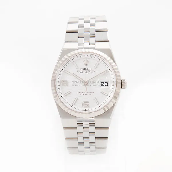 17756_watchlounge_lo.jpg