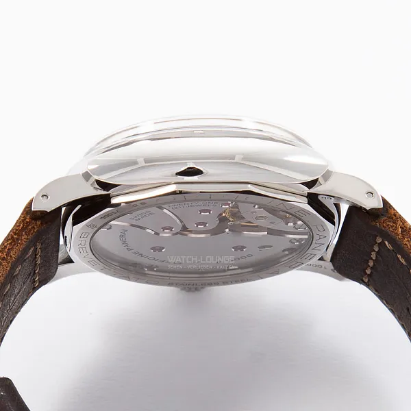 17818_watchlounge_lo.jpg