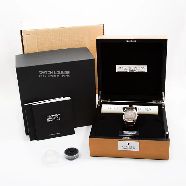 17822_watchlounge_lo.jpg