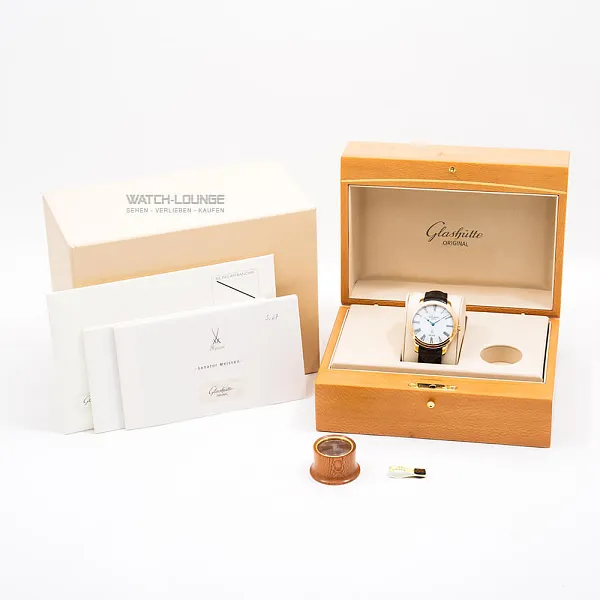18004_watchlounge_lo.jpg