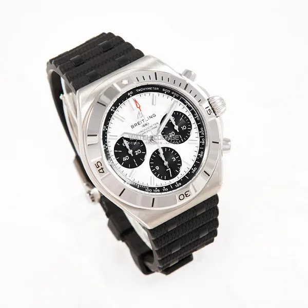 18011_watchlounge_lo.jpg