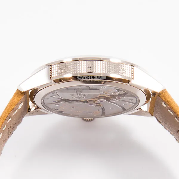 18039_watchlounge_lo.jpg