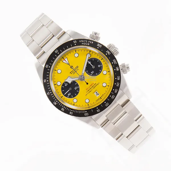 18279_watchlounge_lo.jpg
