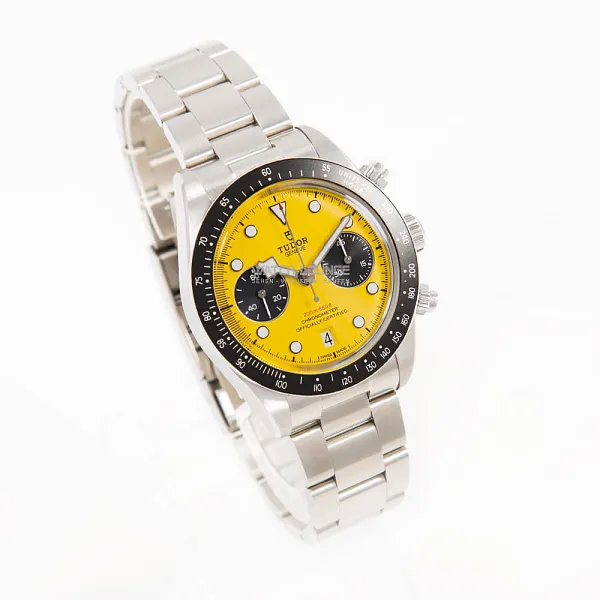 18281_watchlounge_lo.jpg