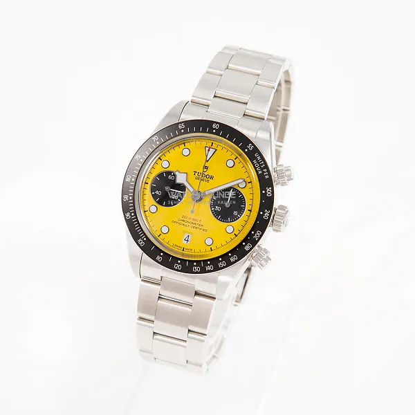 18282_watchlounge_lo.jpg