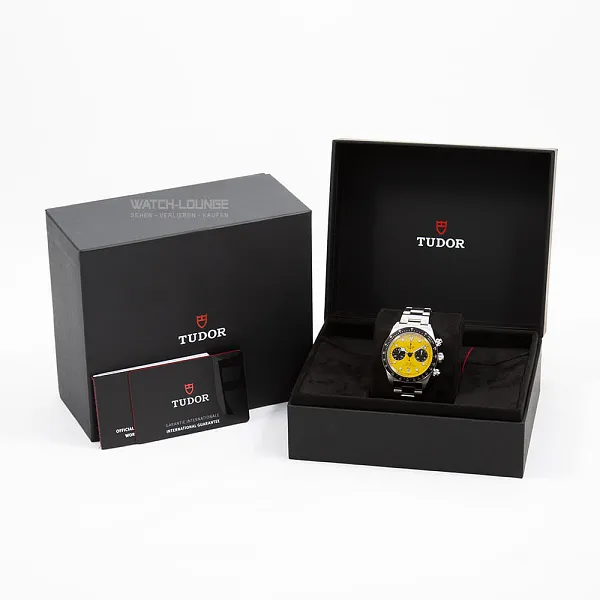 18288_watchlounge_lo.jpg