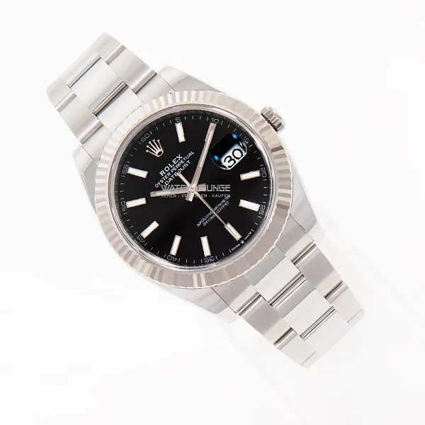 18290_watchlounge_lo.jpg