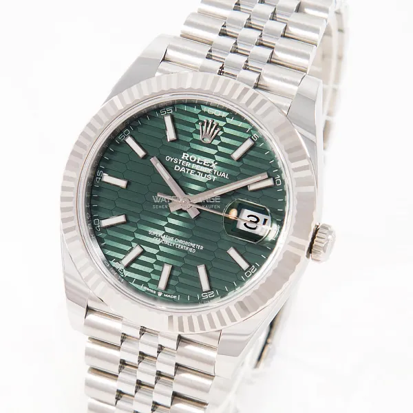18300_watchlounge_lo_1.jpg