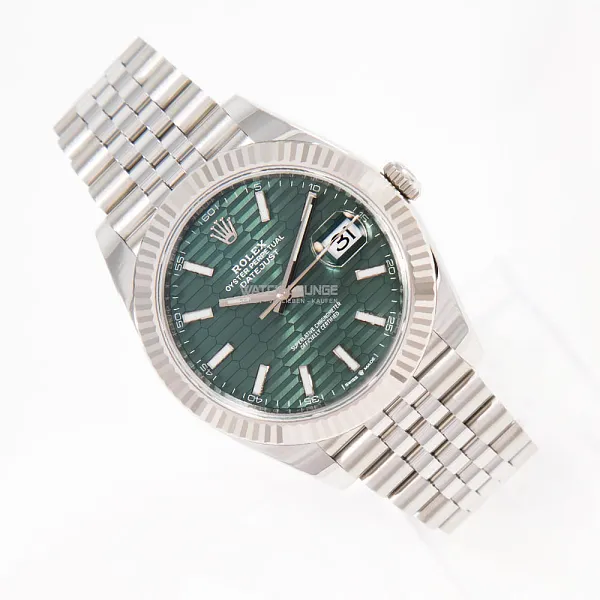 18301_watchlounge_lo.jpg