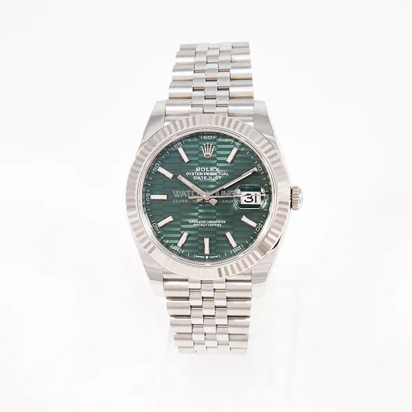18302_watchlounge_lo.jpg