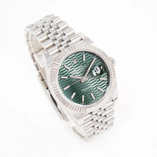 18303_watchlounge_lo.jpg