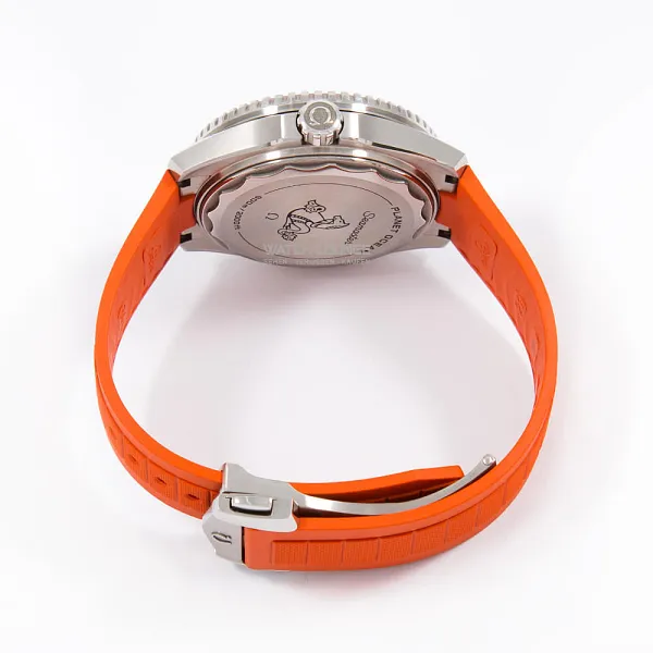 18319_watchlounge_lo.jpg