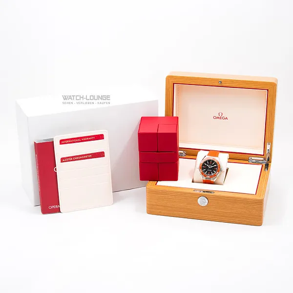 18321_watchlounge_lo.jpg