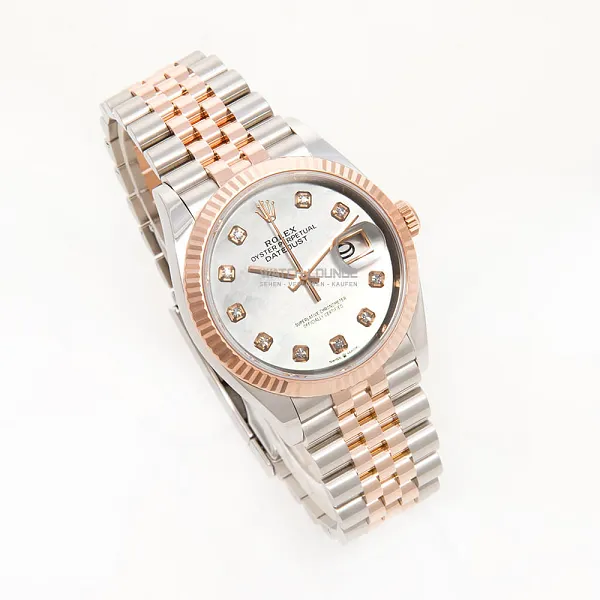 18326_watchlounge_lo.jpg