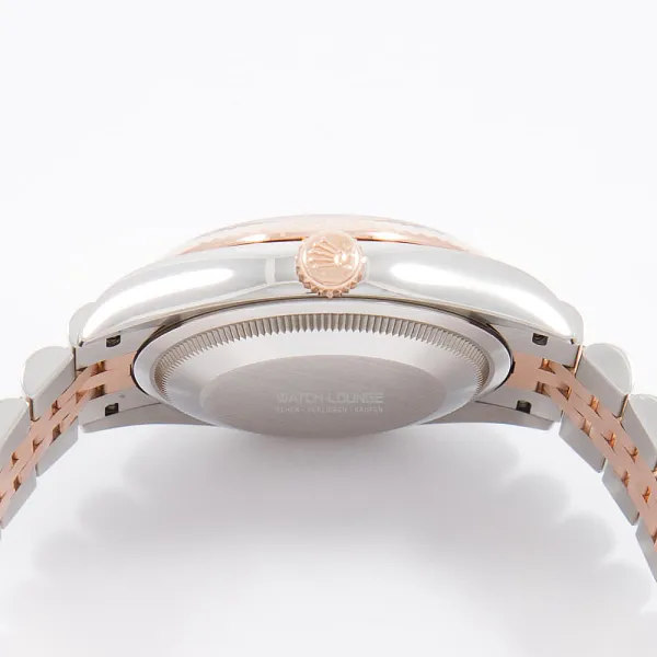 18328_watchlounge_lo.jpg