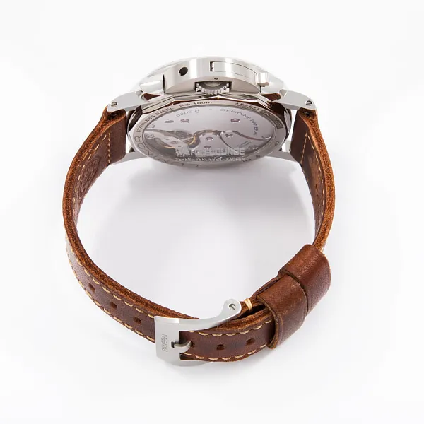 18365_watchlounge_lo.jpg