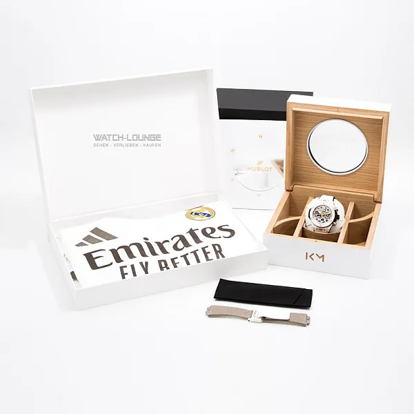 18389_watchlounge_lo.jpg