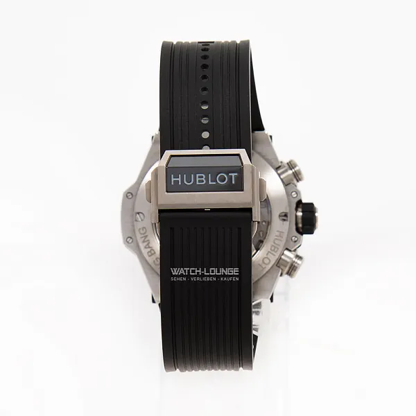18399_watchlounge_lo.jpg