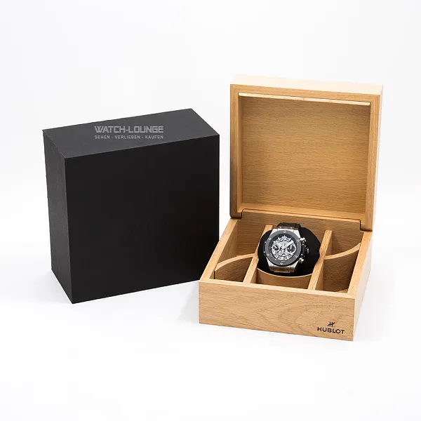 18400_watchlounge_lo.jpg