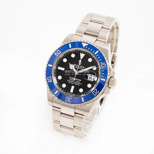 18434_watchlounge_lo.jpg