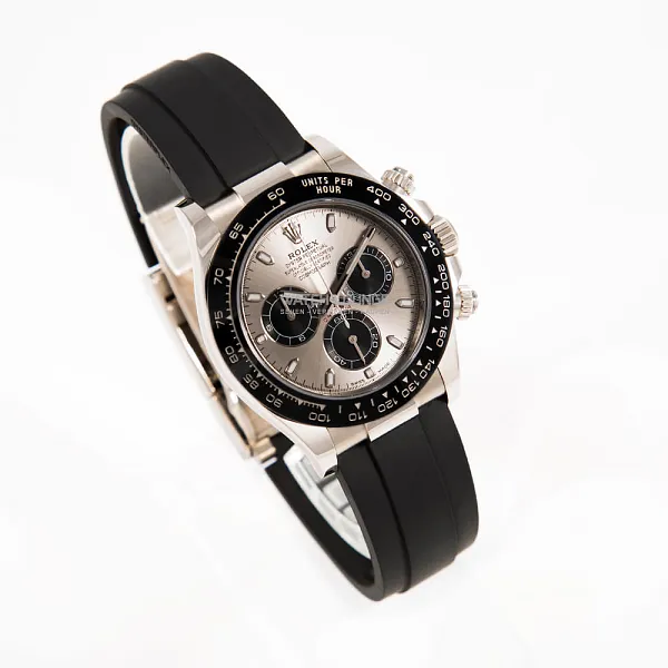 18458_watchlounge_lo.jpg