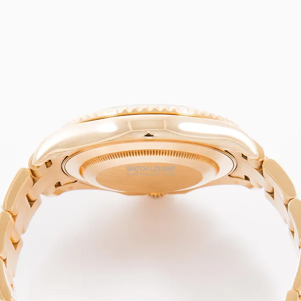18474_watchlounge_lo.jpg