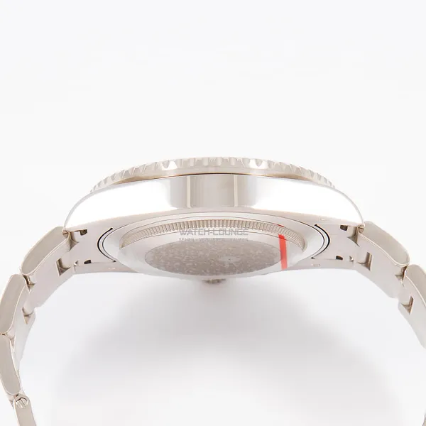18520_watchlounge_lo.jpg