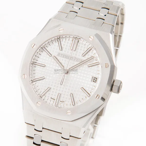 18525_watchlounge_lo_1.jpg