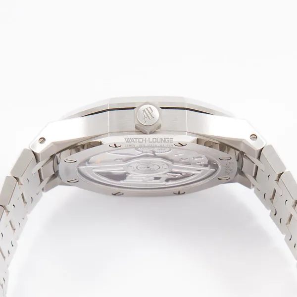 18530_watchlounge_lo.jpg