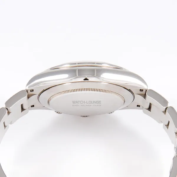 18676_watchlounge_lo.jpg