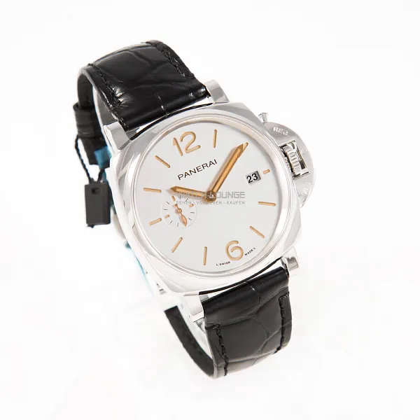 18699_watchlounge_lo.jpg