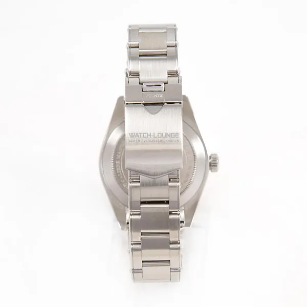18726_watchlounge_lo.jpg