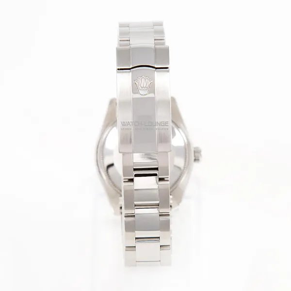 18738_watchlounge_lo.jpg