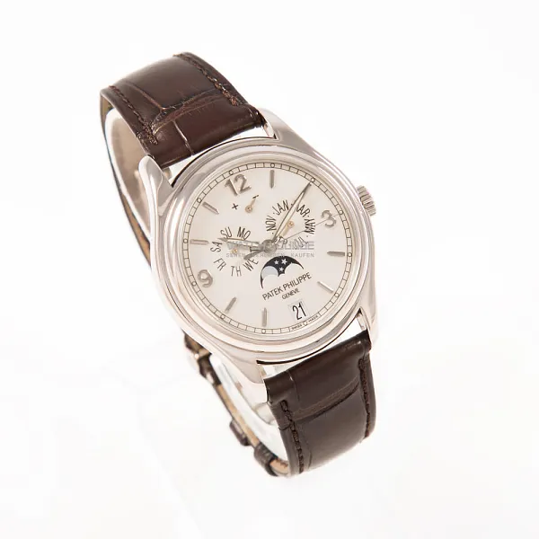 18835_watchlounge_lo.jpg