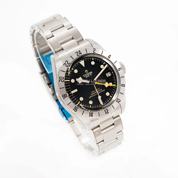18950_watchlounge_lo.jpg