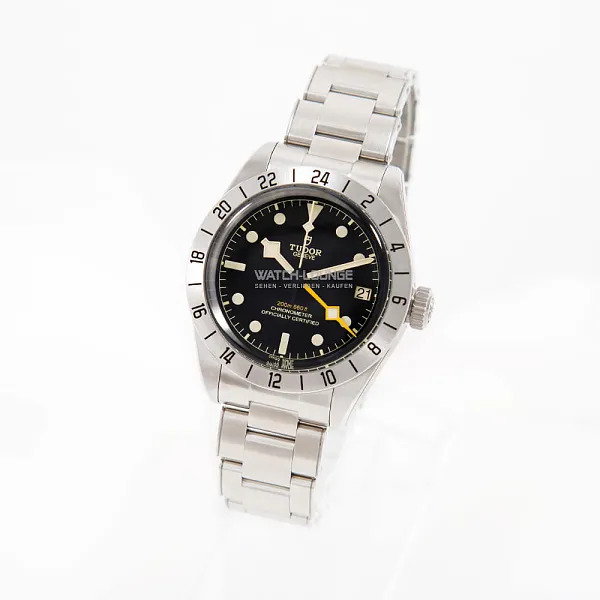 18951_watchlounge_lo.jpg