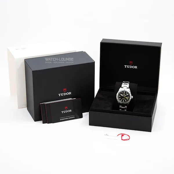 18957_watchlounge_lo.jpg