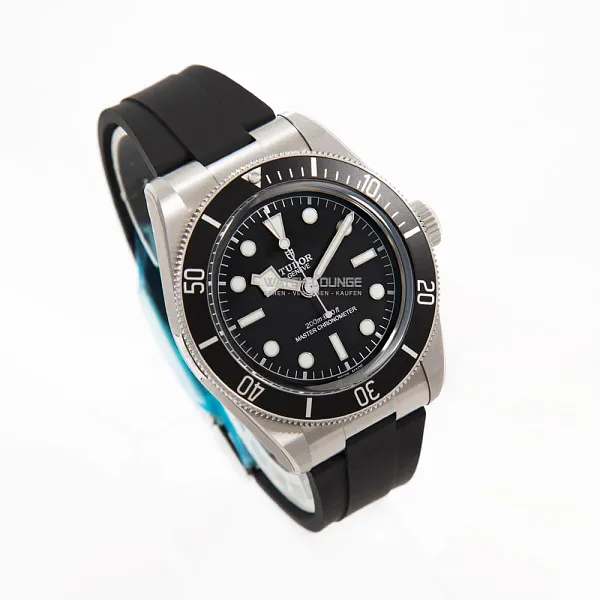 18964_watchlounge_lo.jpg