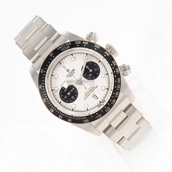 18978_watchlounge_lo.jpg