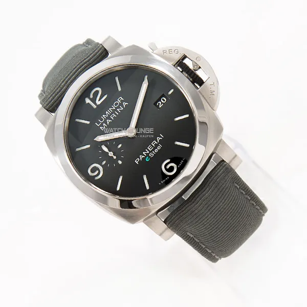 18992_watchlounge_lo.jpg