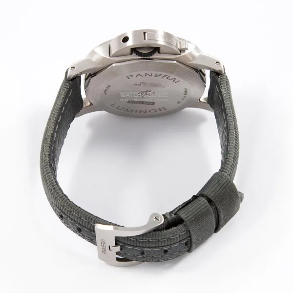18999_watchlounge_lo.jpg