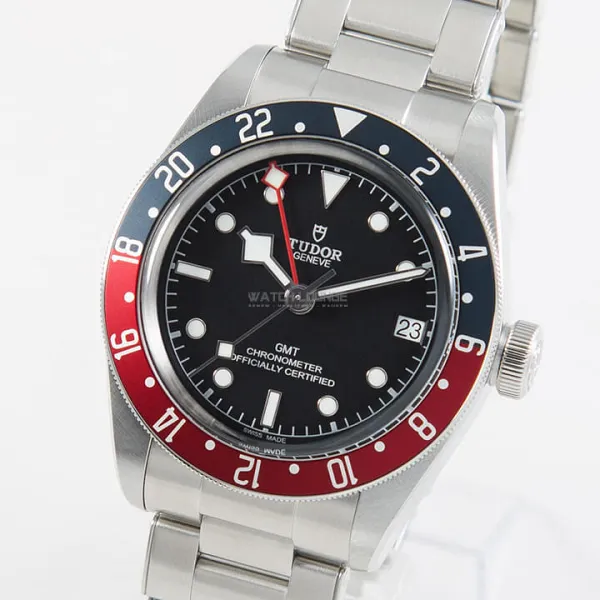 18_35_watchlounge_lo.jpg