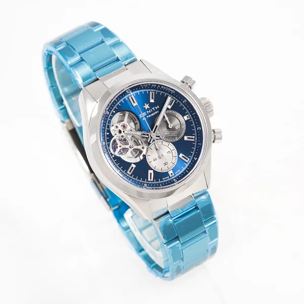 19017_watchlounge_lo.jpg