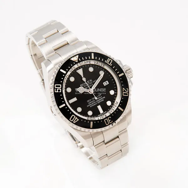 19031_watchlounge_lo.jpg